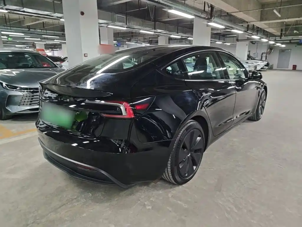 Tesla Model 3 — фото 7
