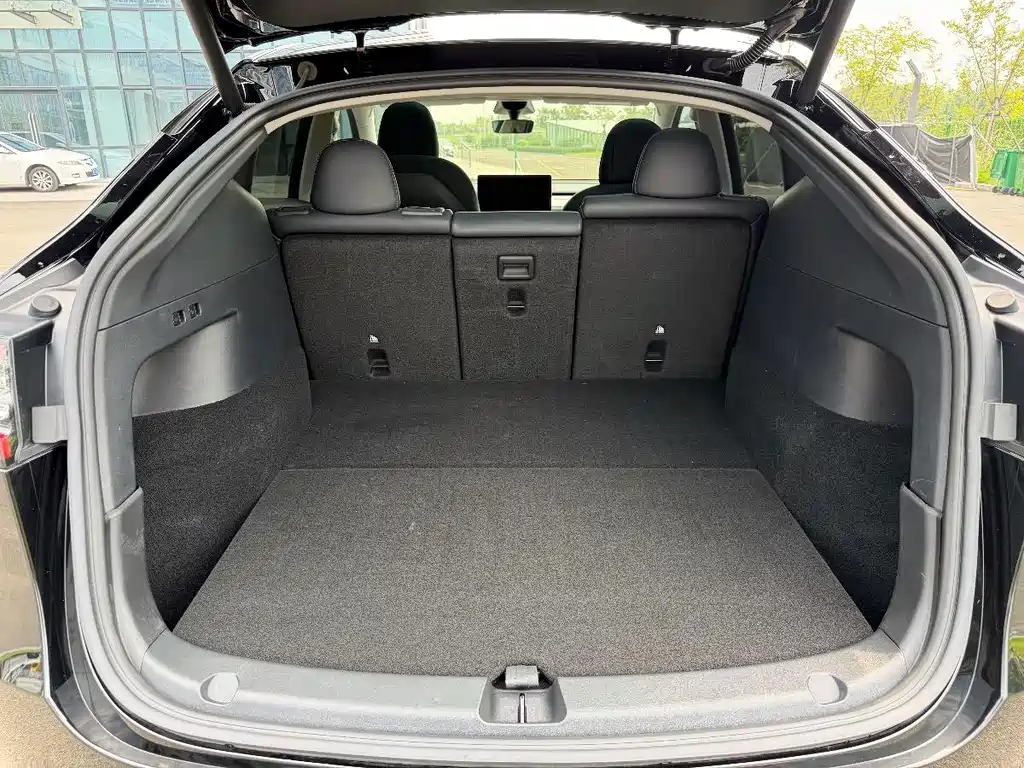 Tesla Model Y — фото 15
