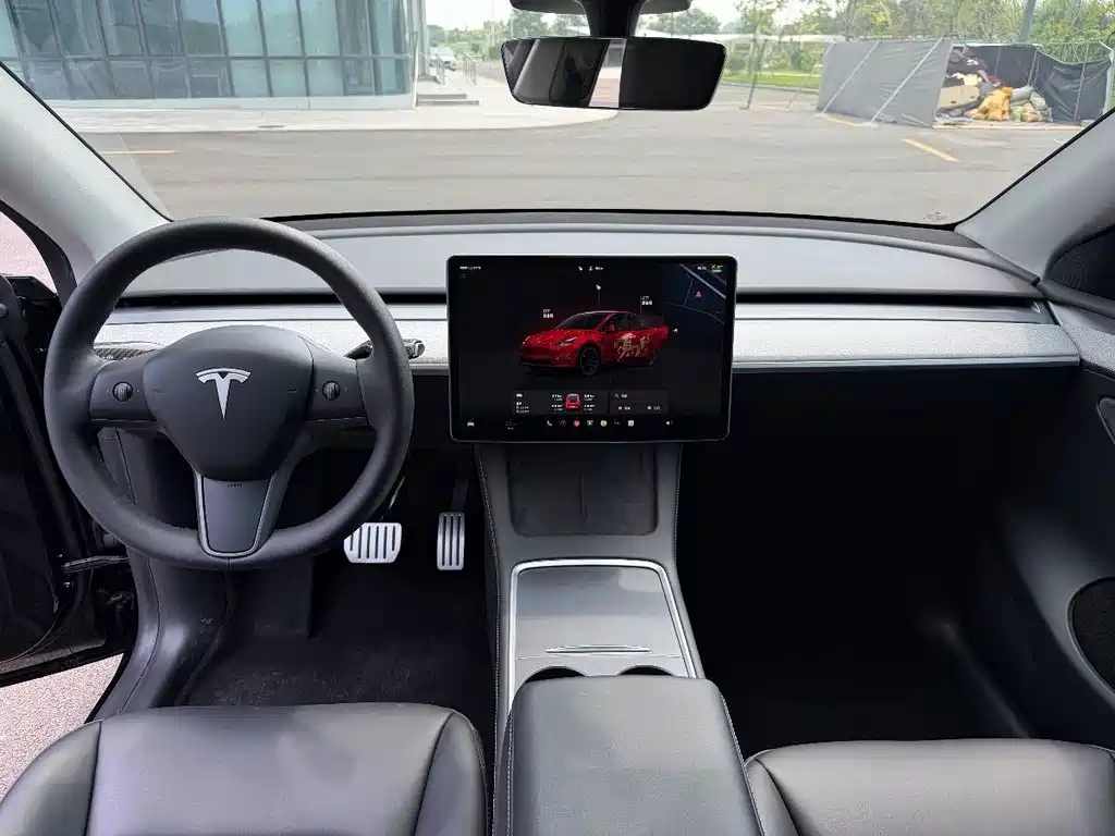 Tesla Model Y — фото 9