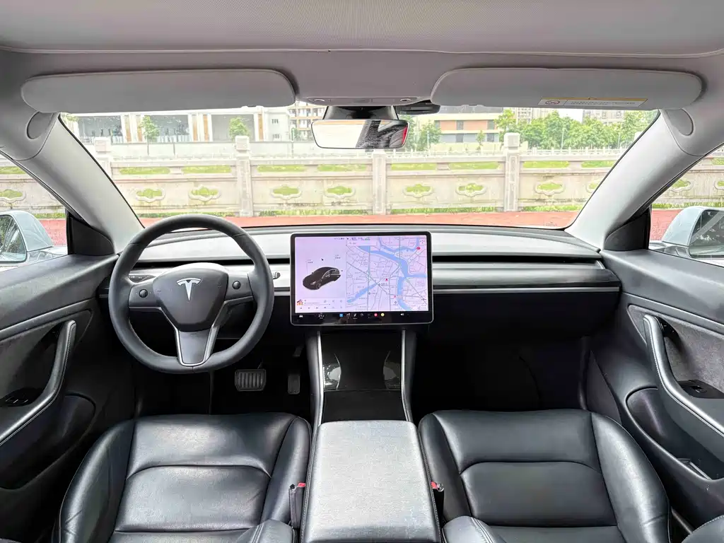 Tesla Model 3 — фото 5