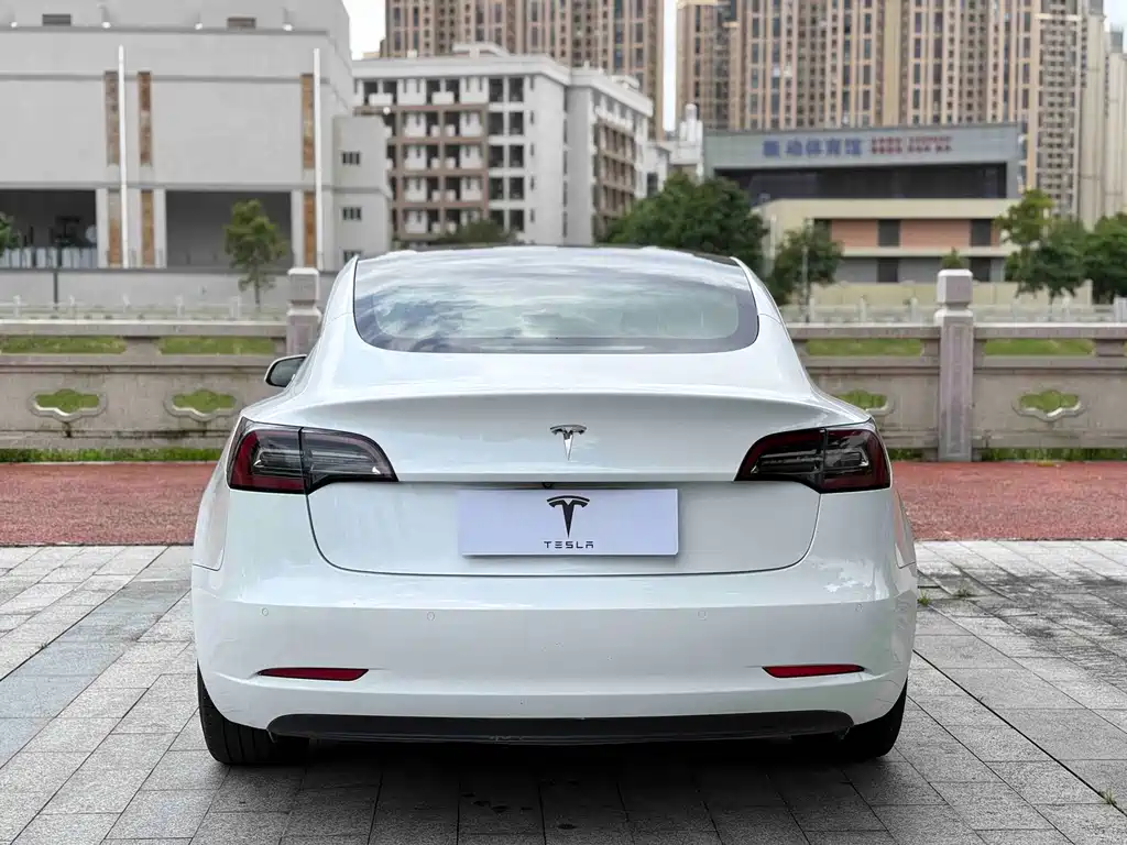 Tesla Model 3 — фото 8