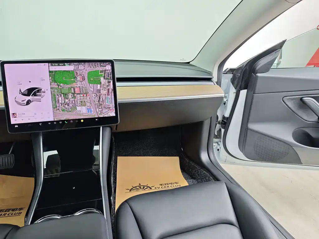 Tesla Model 3 — фото 20