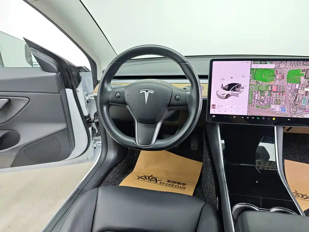 Tesla Model 3 — фото 21
