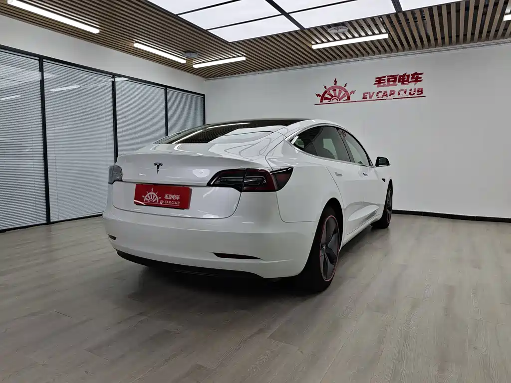 Tesla Model 3 — фото 5