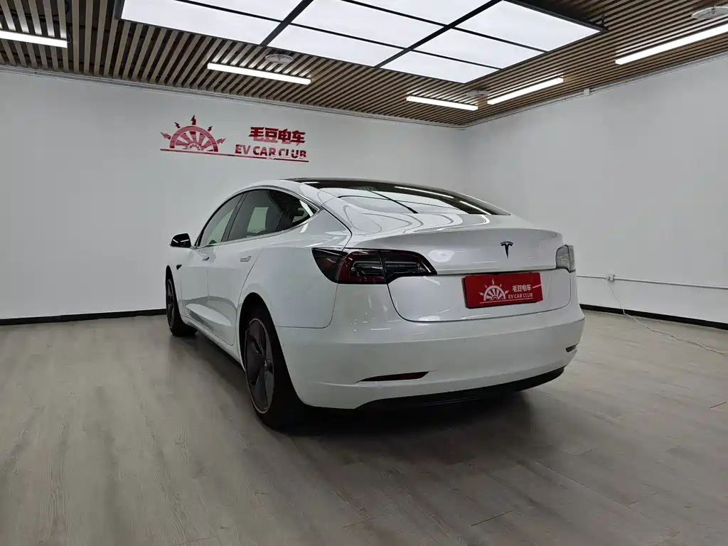 Tesla Model 3 — фото 6