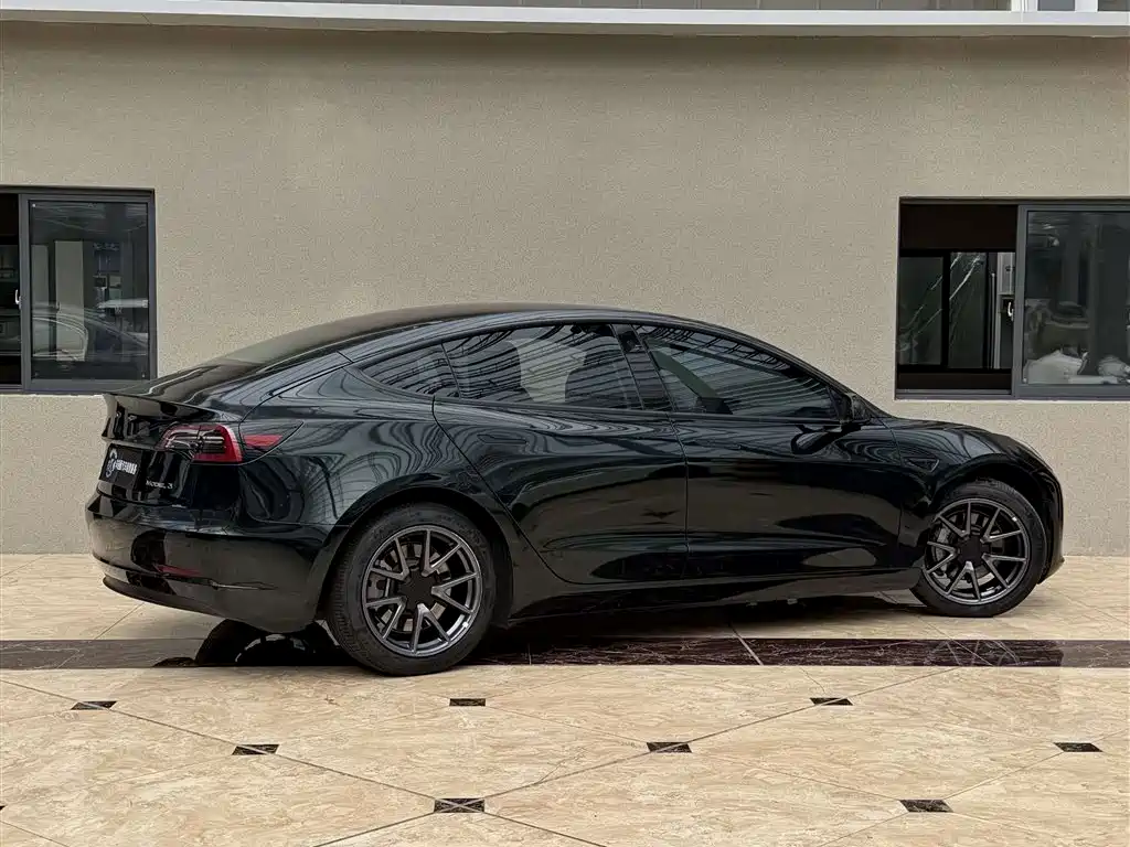 Tesla Model 3 — фото 11