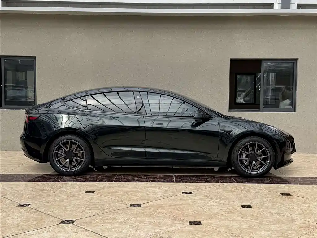 Tesla Model 3 — фото 3