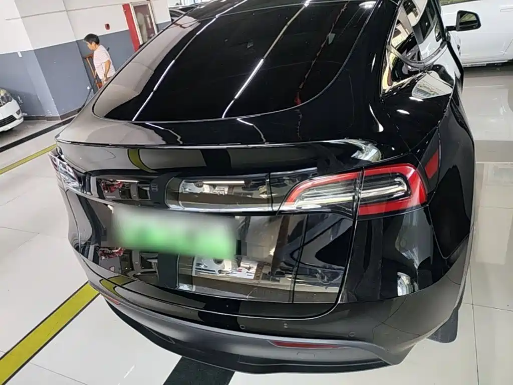 Tesla Model Y — фото 6