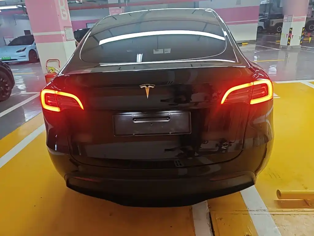 Tesla Model Y — фото 6