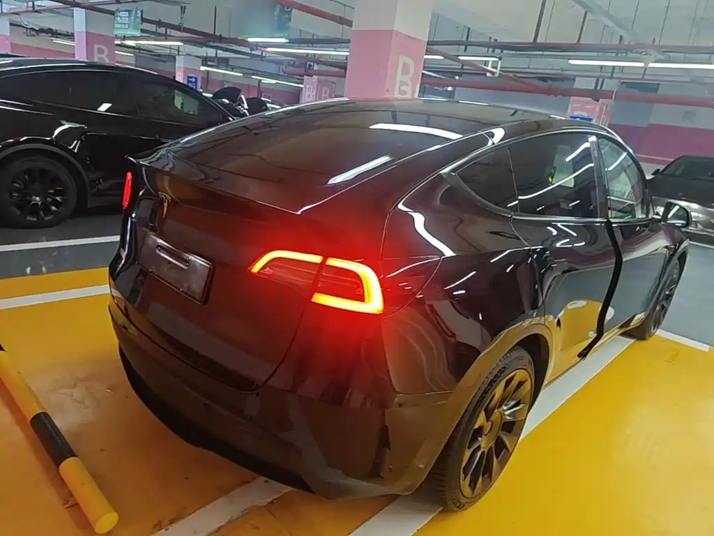 Tesla Model Y — фото 7