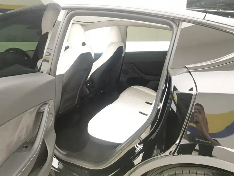 Tesla Model Y — фото 11