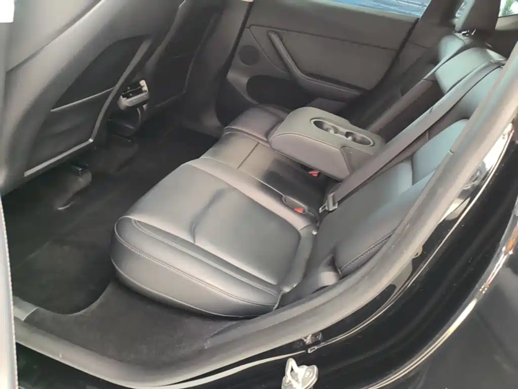 Tesla Model Y — фото 17