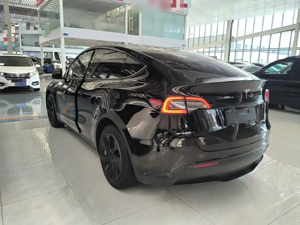 Tesla Model Y — фото 5