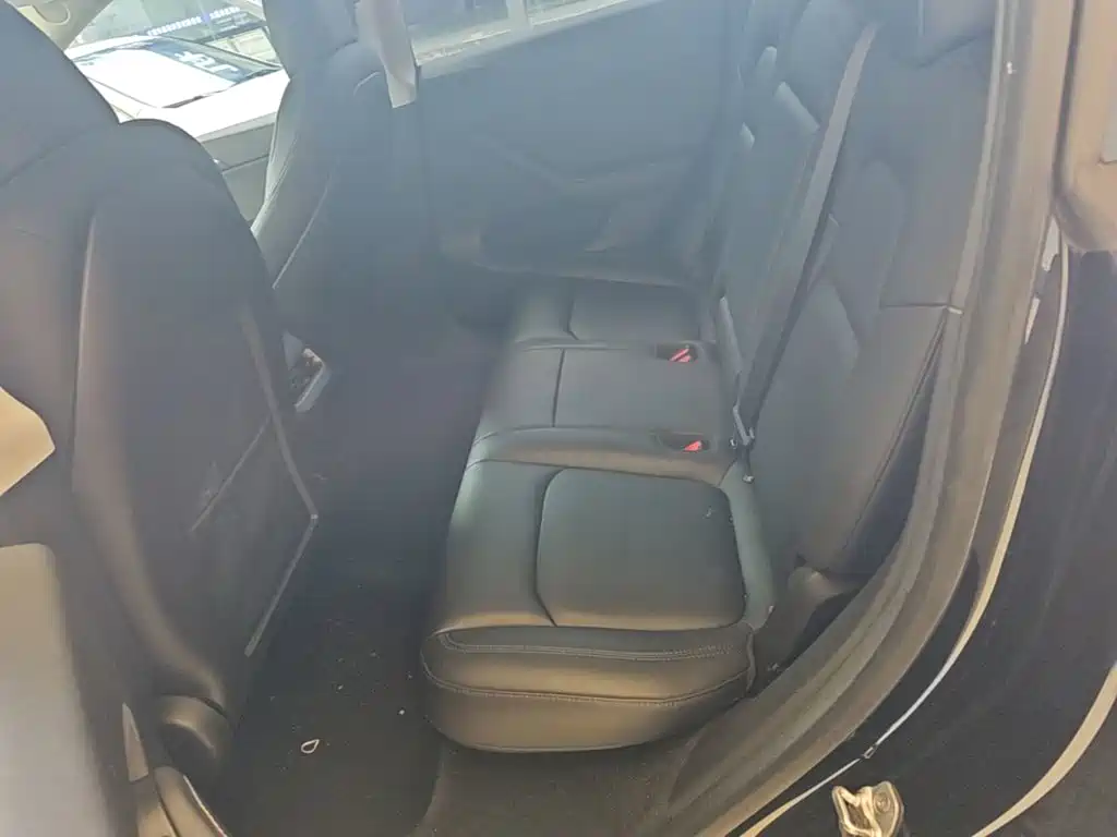 Tesla Model Y — фото 17