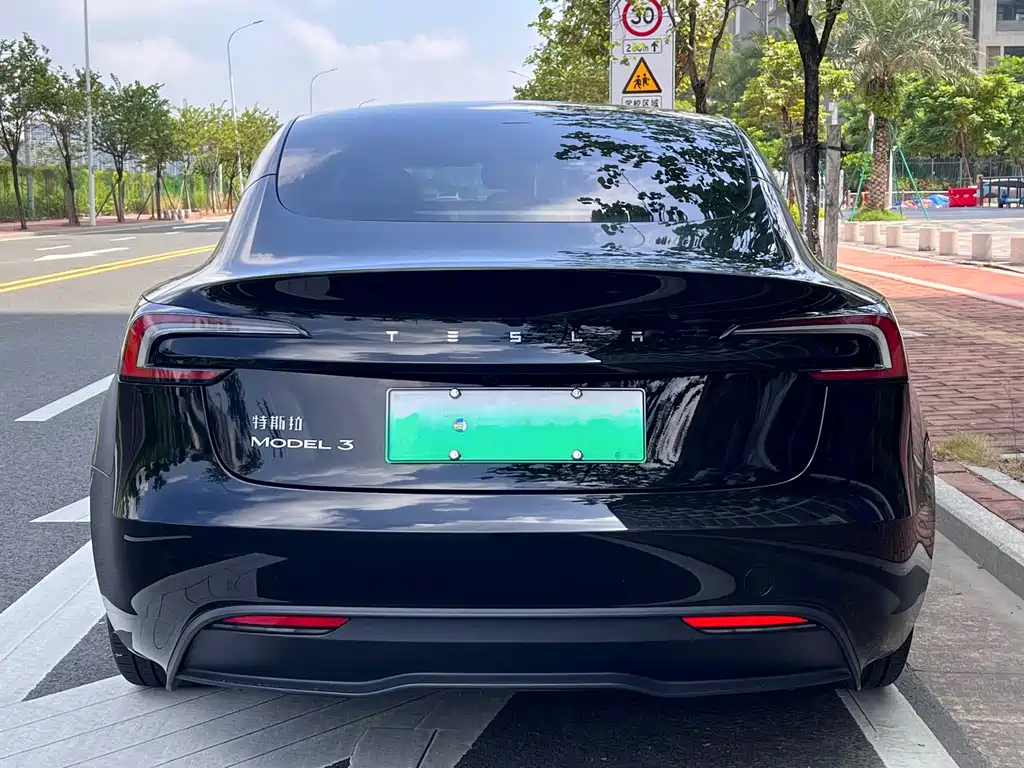 Tesla Model 3 — фото 8