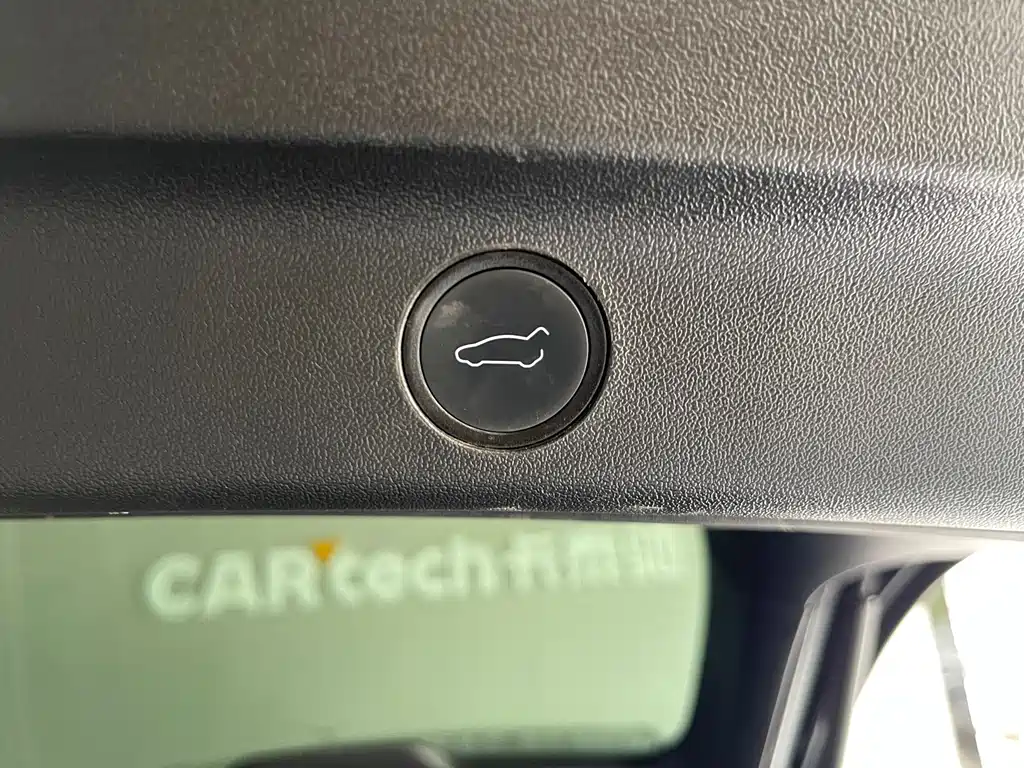 Tesla Model Y — фото 19