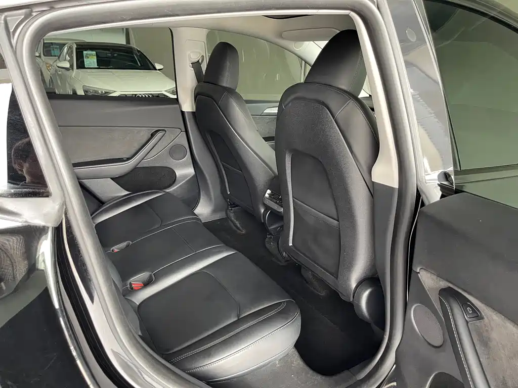 Tesla Model Y — фото 20