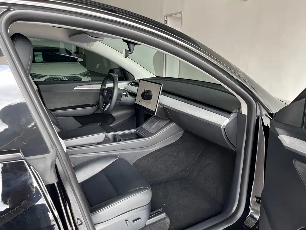 Tesla Model Y — фото 22