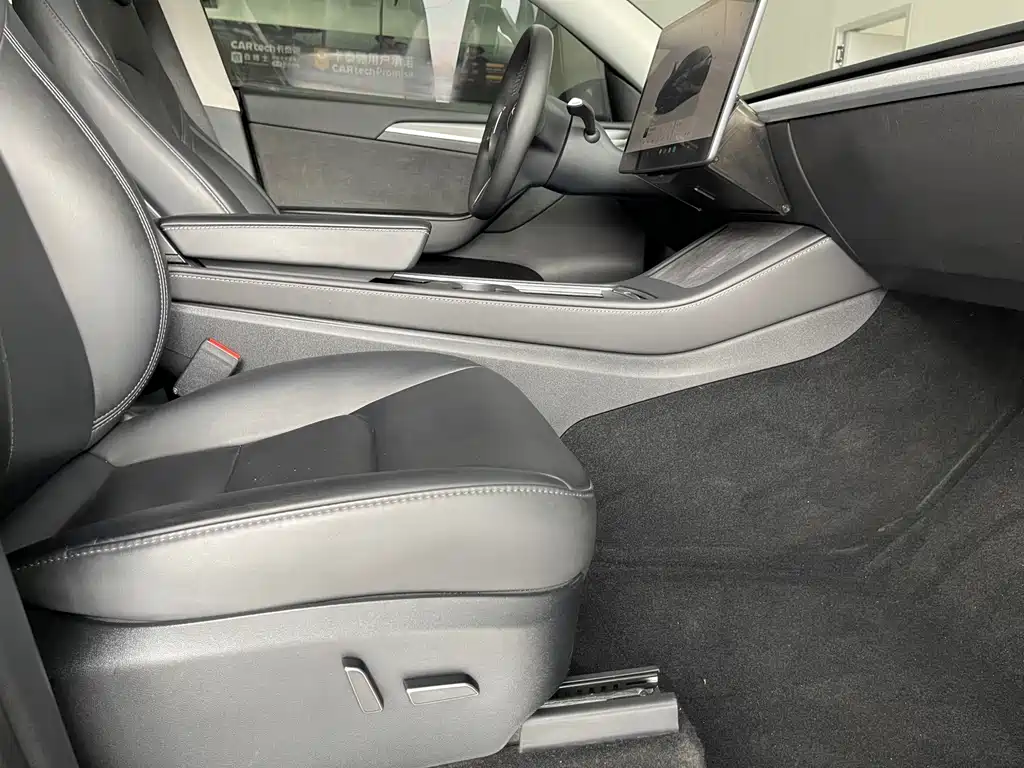 Tesla Model Y — фото 31