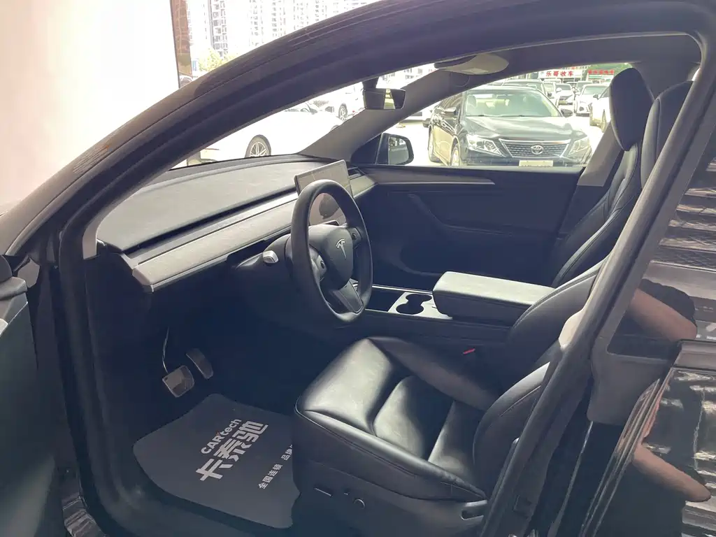Tesla Model Y — фото 7