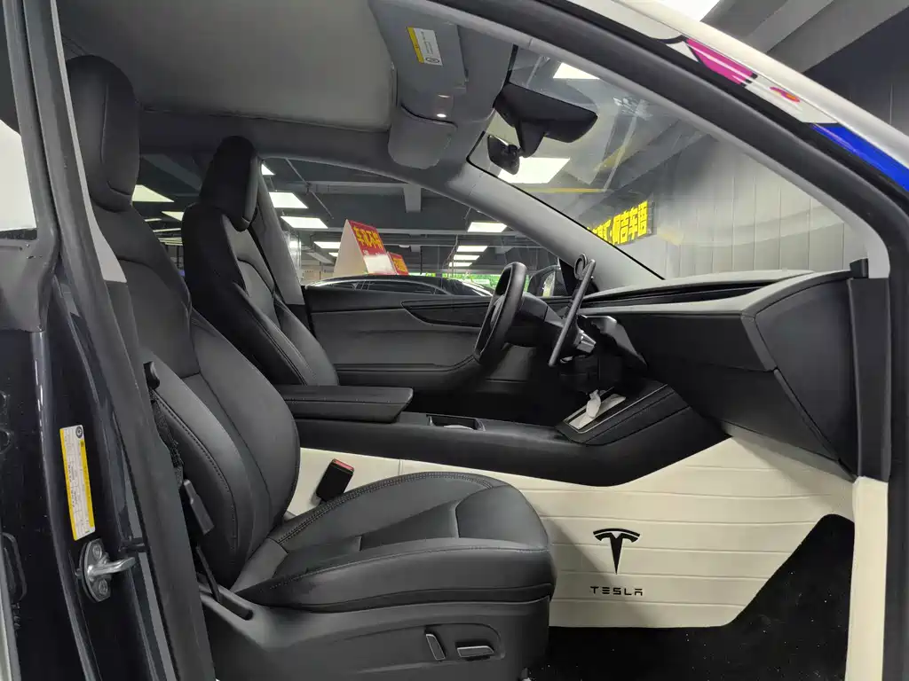 Tesla Model Y — фото 11
