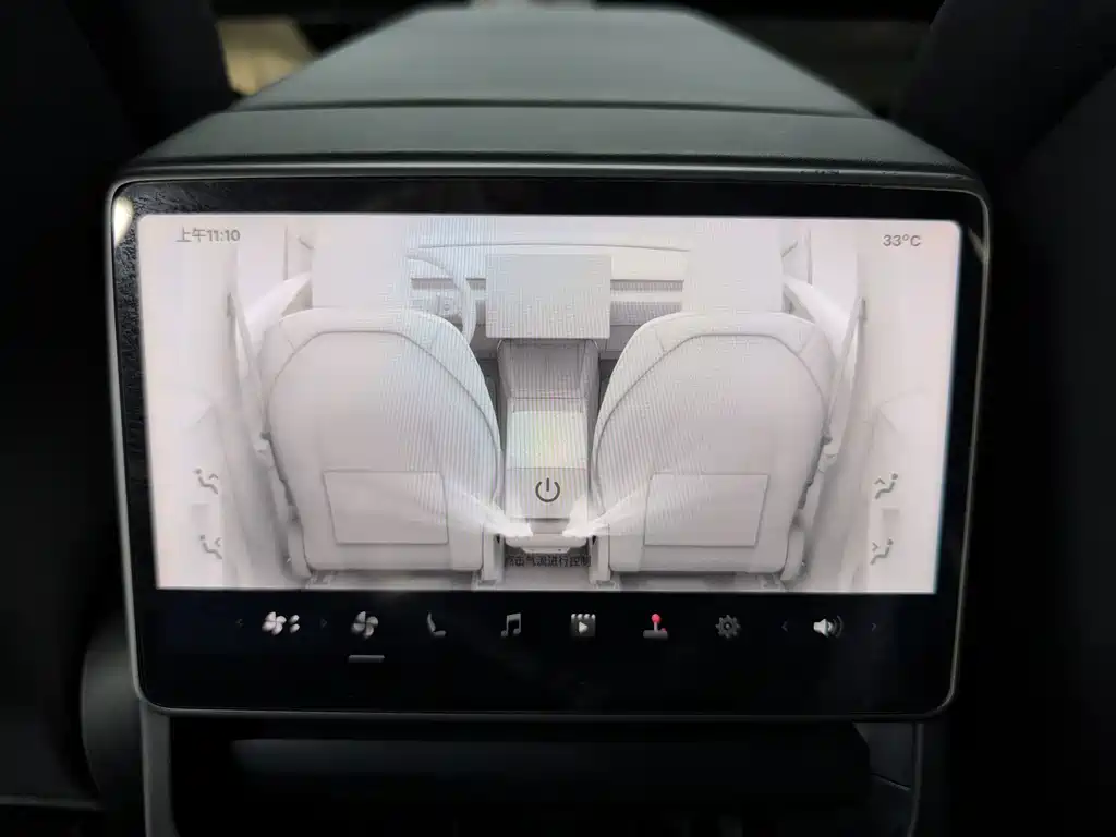 Tesla Model Y — фото 14