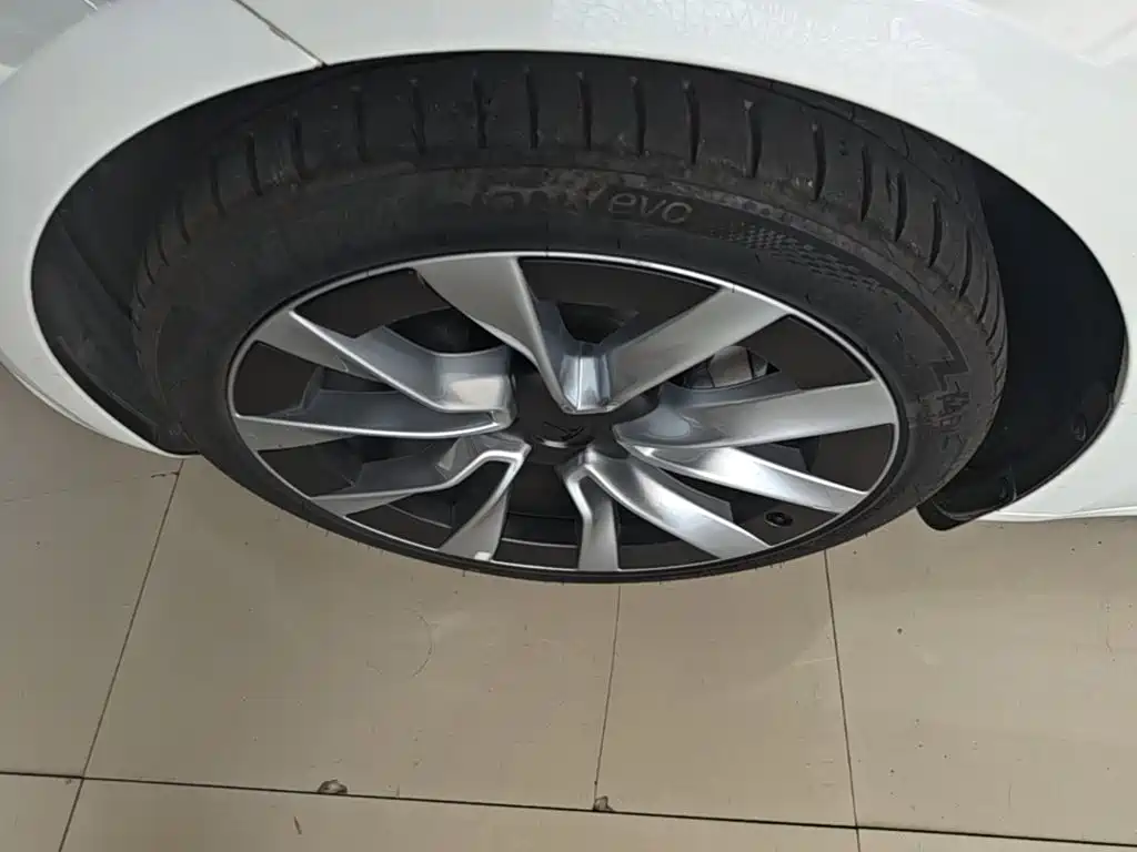 Tesla Model 3 — фото 23