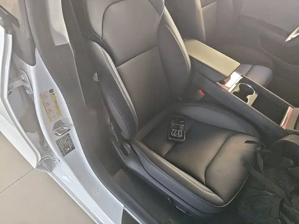 Tesla Model 3 — фото 25