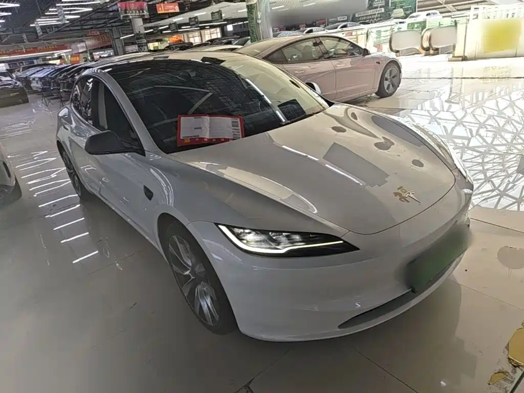Tesla Model 3 — фото 4