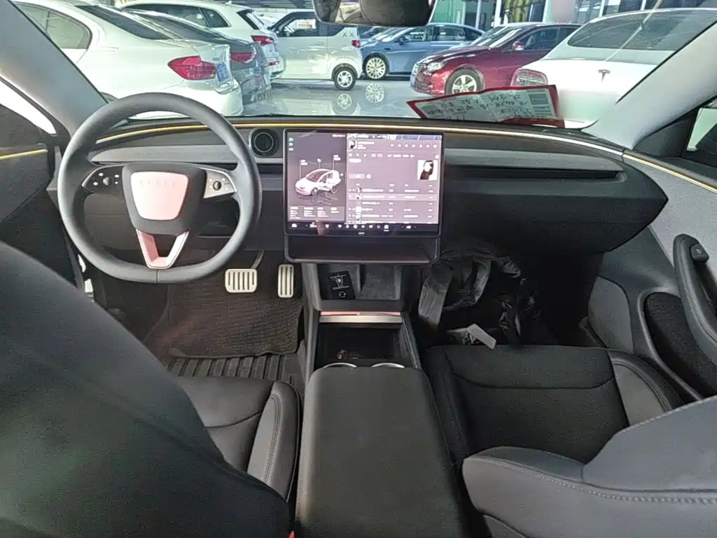 Tesla Model 3 — фото 10