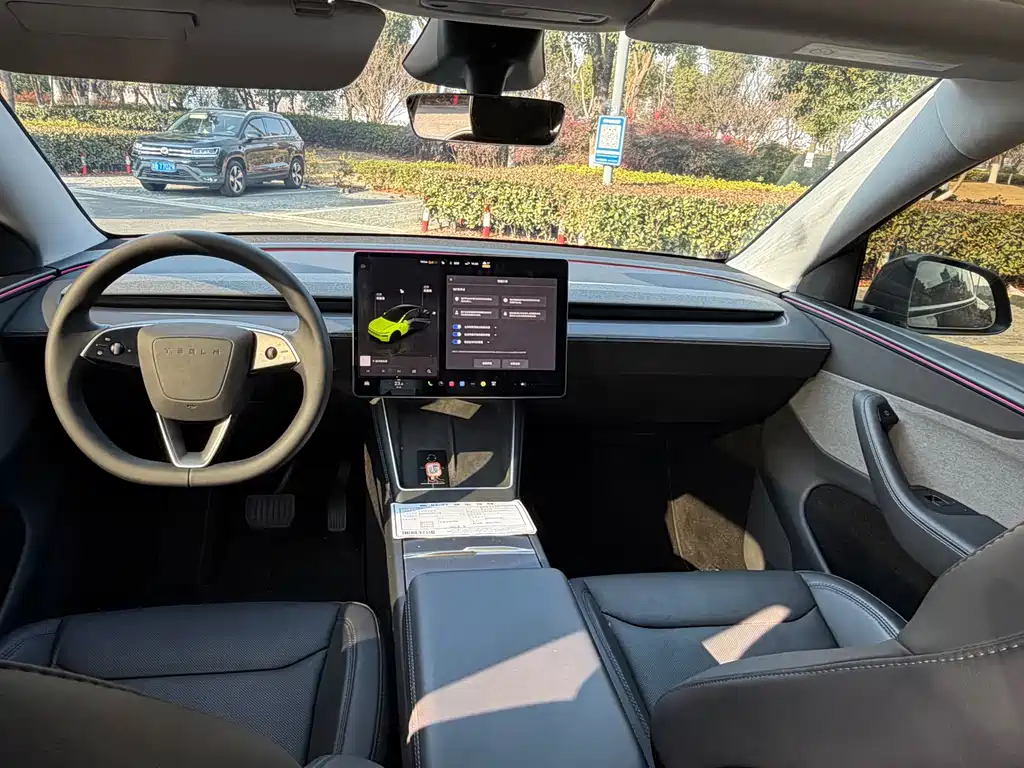 Tesla Model Y — фото 4
