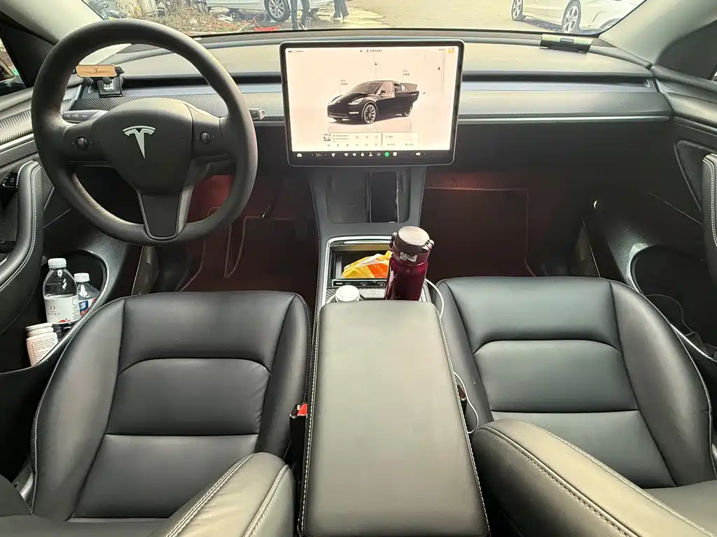 Tesla Model Y — фото 9