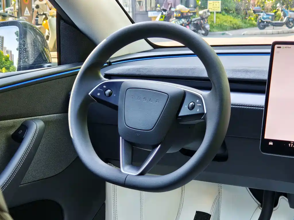 Tesla Model Y — фото 5