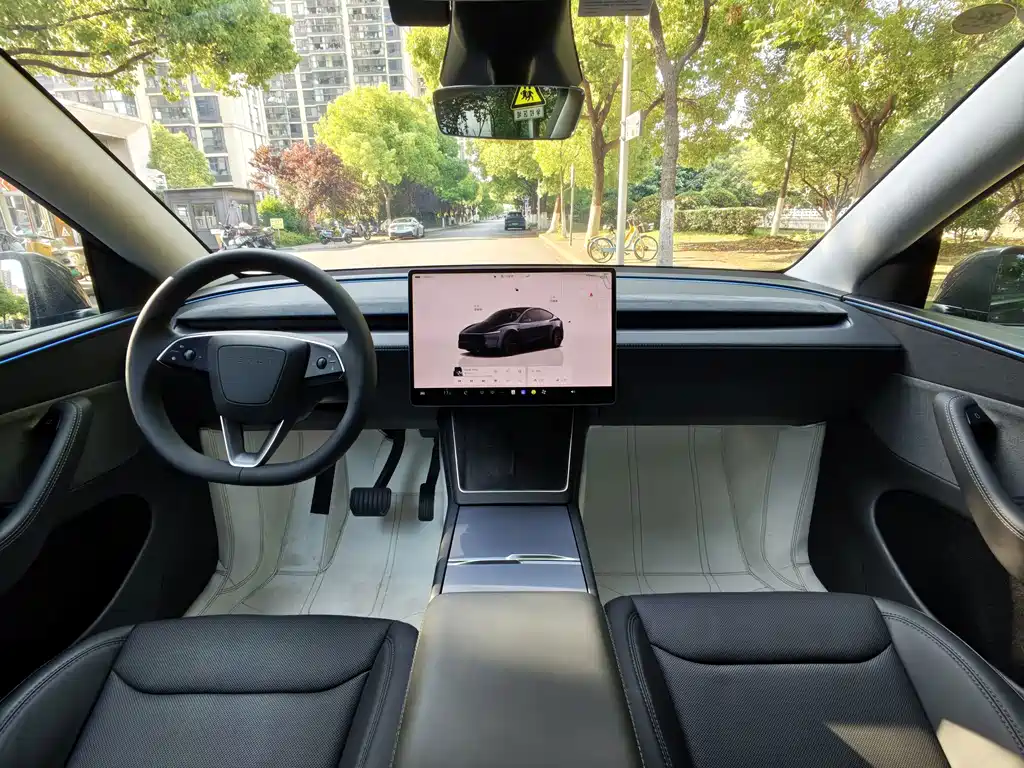 Tesla Model Y — фото 9