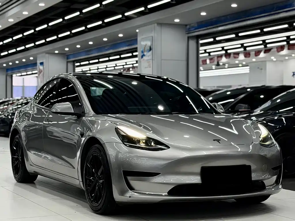 Tesla Model 3 — фото 3