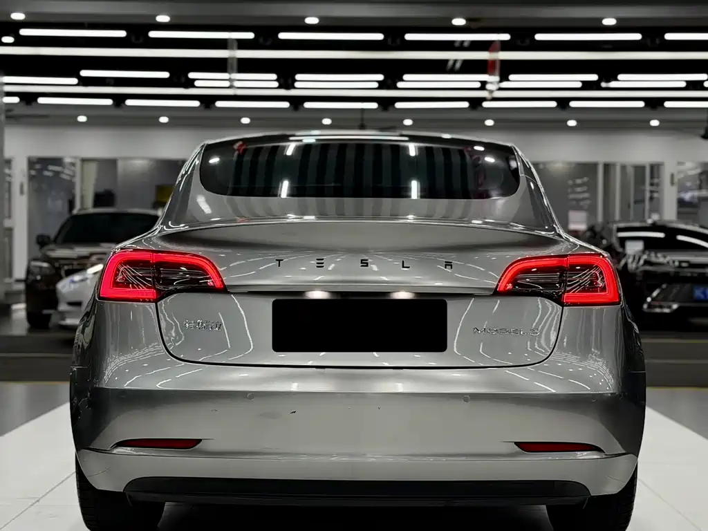 Tesla Model 3 — фото 5