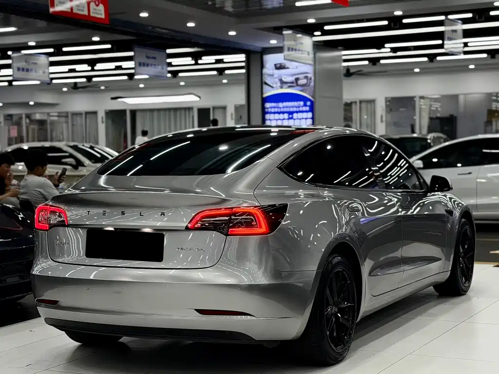 Tesla Model 3 — фото 6