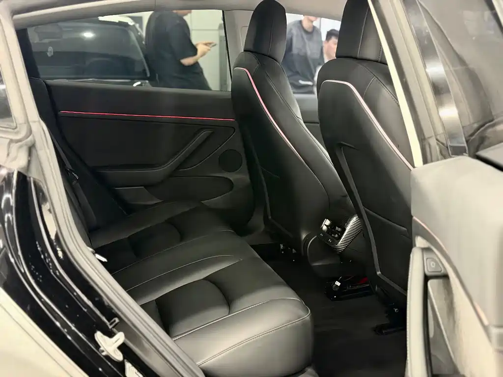 Tesla Model 3 — фото 9
