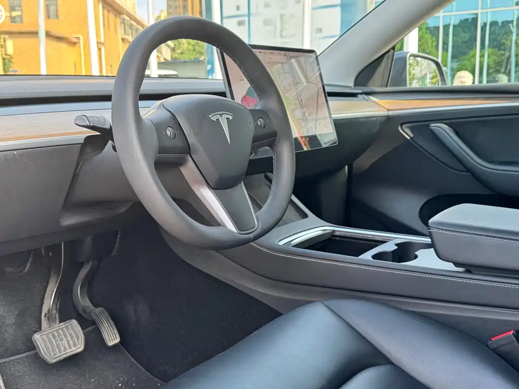 Tesla Model Y — фото 7