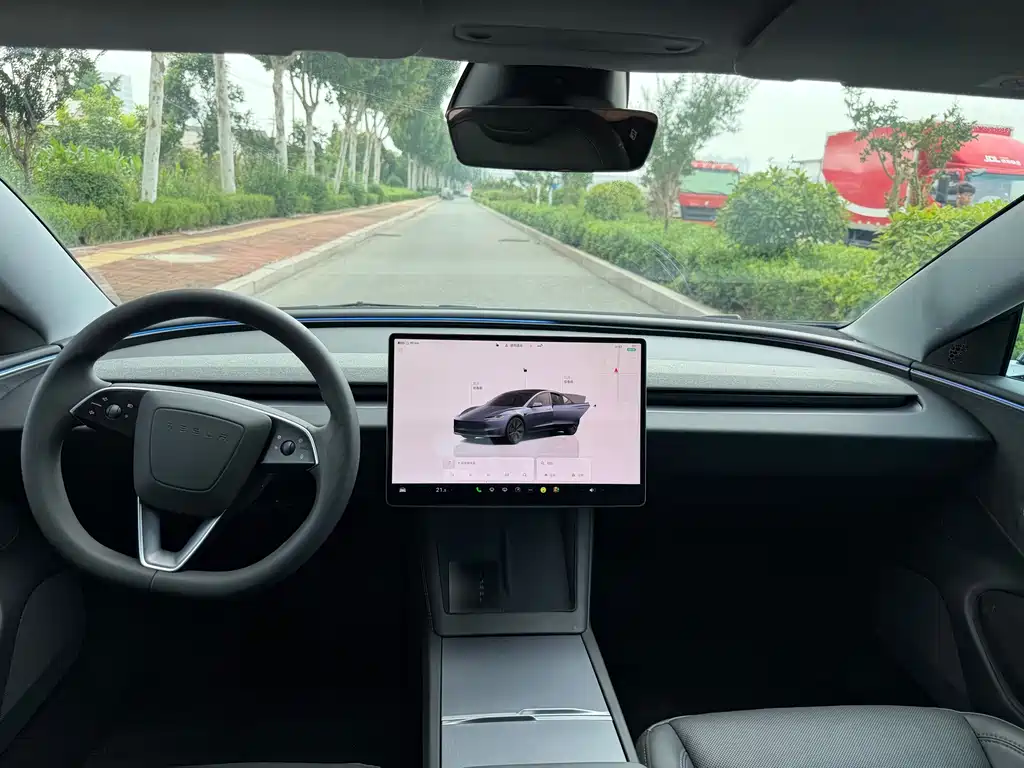 Tesla Model 3 — фото 9