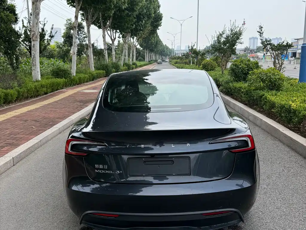 Tesla Model 3 — фото 10