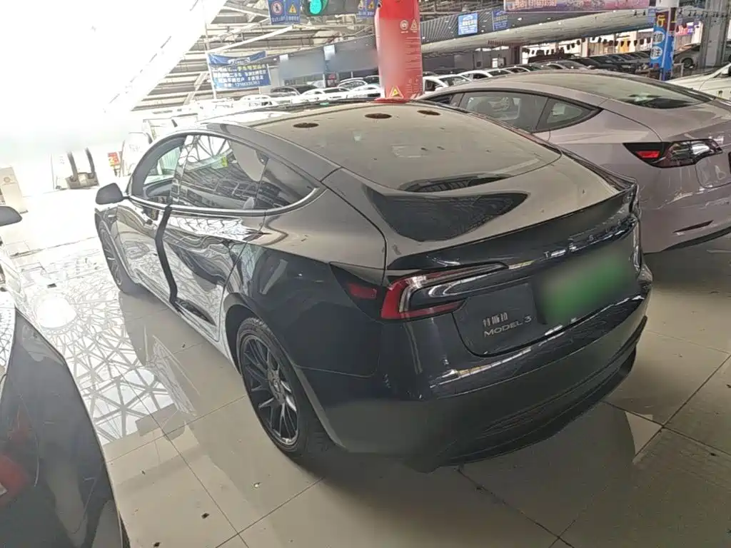 Tesla Model 3 — фото 5