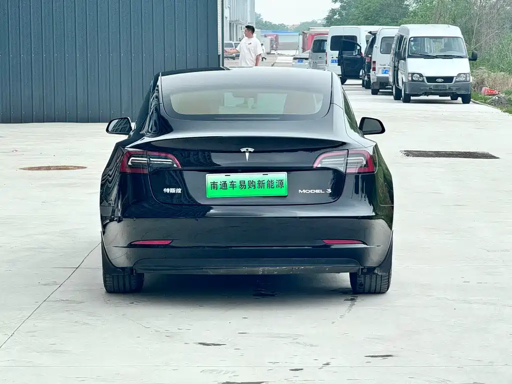 Tesla Model 3 — фото 9