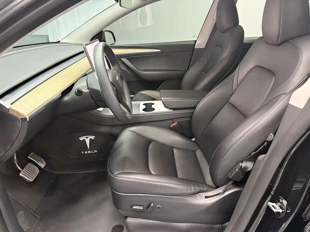 Tesla Model Y — фото 5