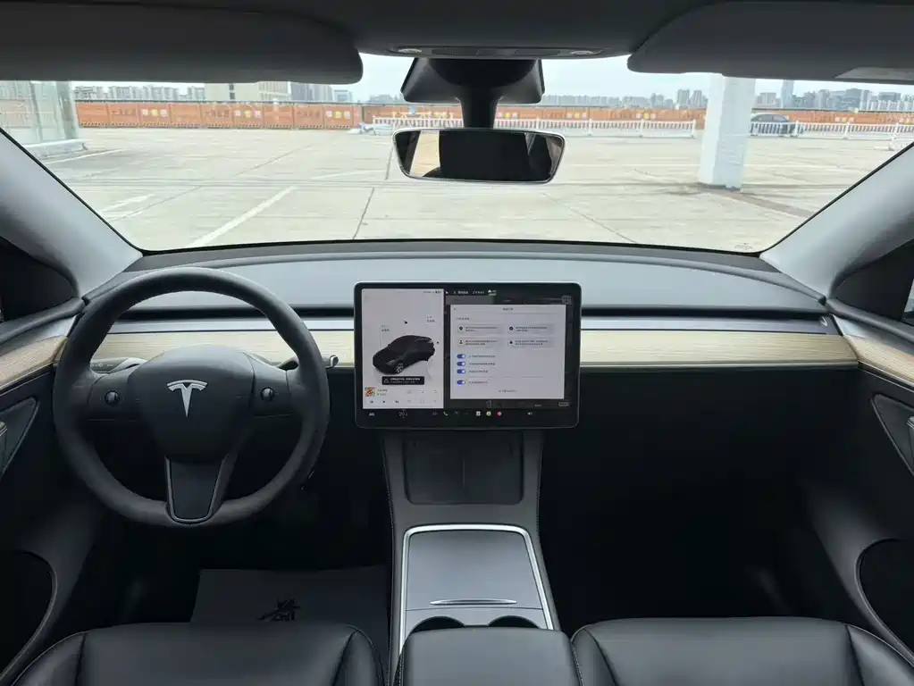 Tesla Model Y — фото 5