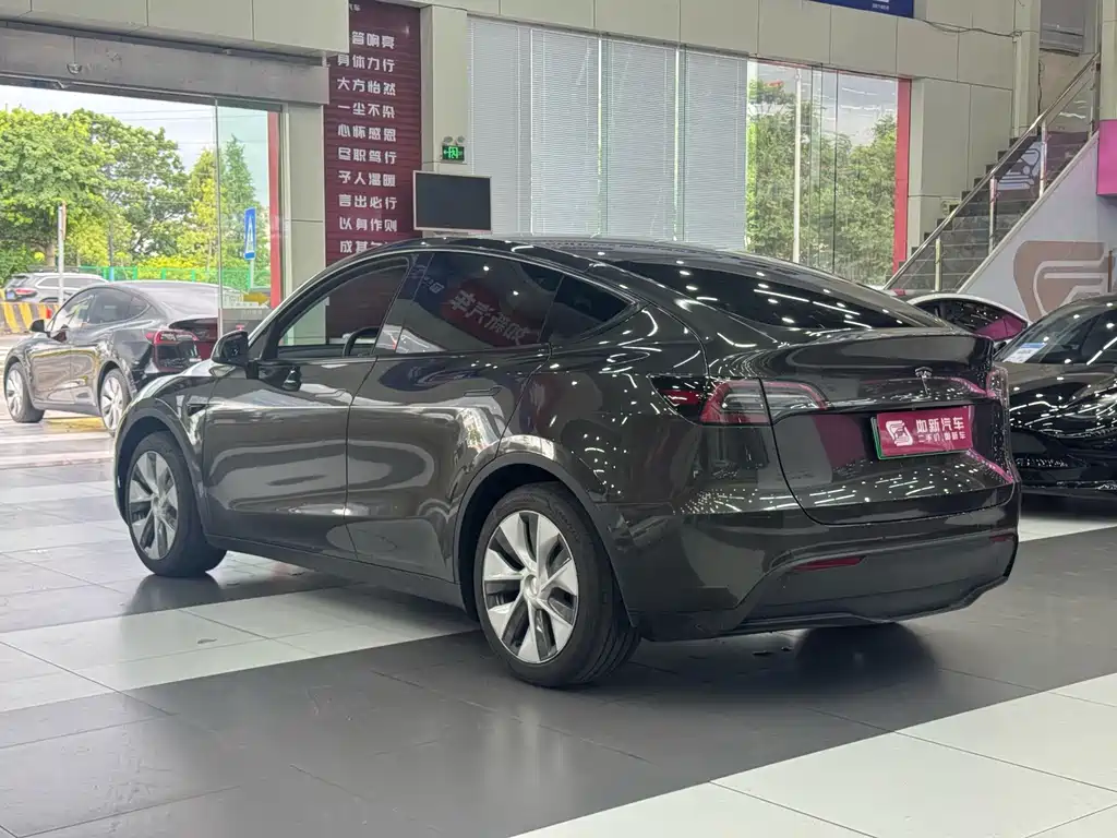 Tesla Model Y — фото 4