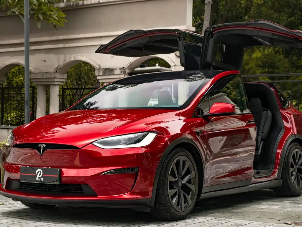 Tesla Model X — фото 3