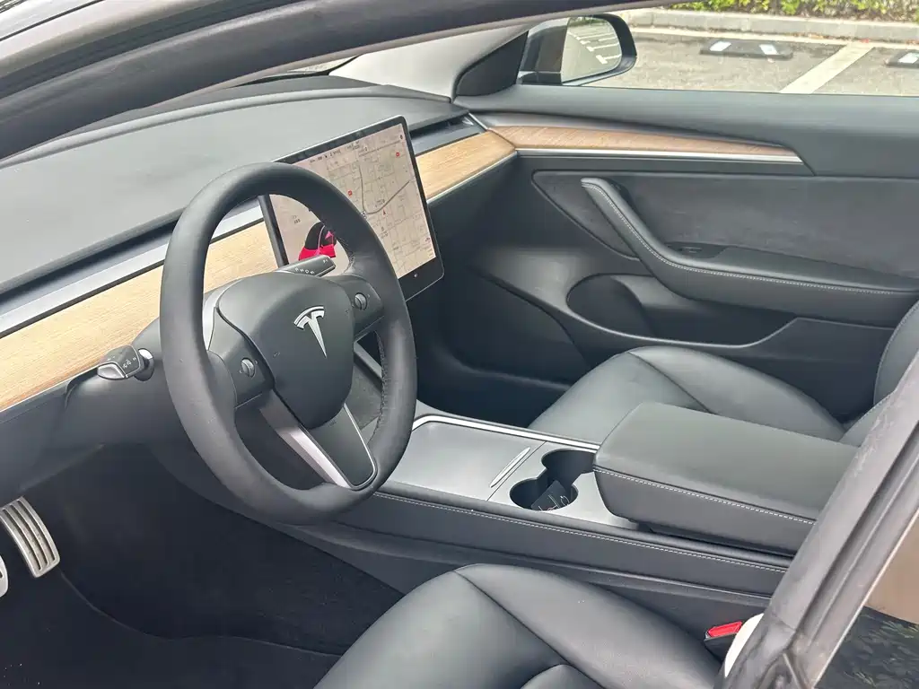 Tesla Model 3 — фото 4