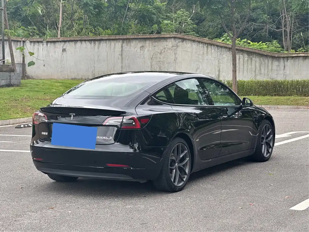 Tesla Model 3 — фото 8