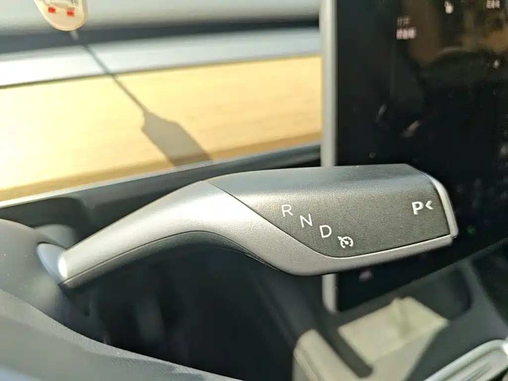 Tesla Model Y — фото 14